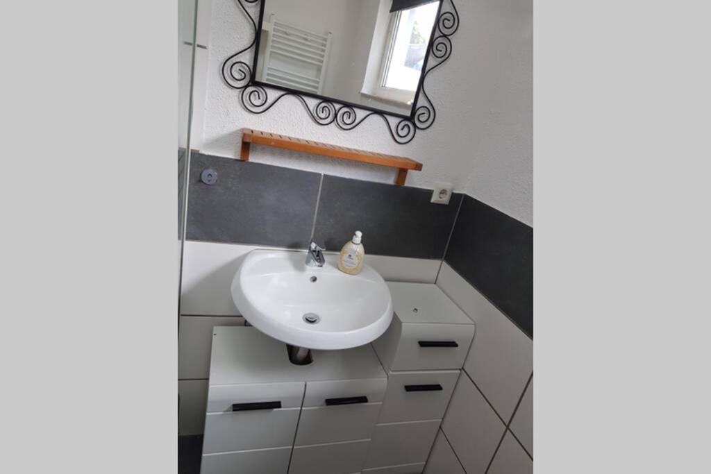Schoene Wohnung In Karben - Rendel, Mit Freisitz Bagian luar foto